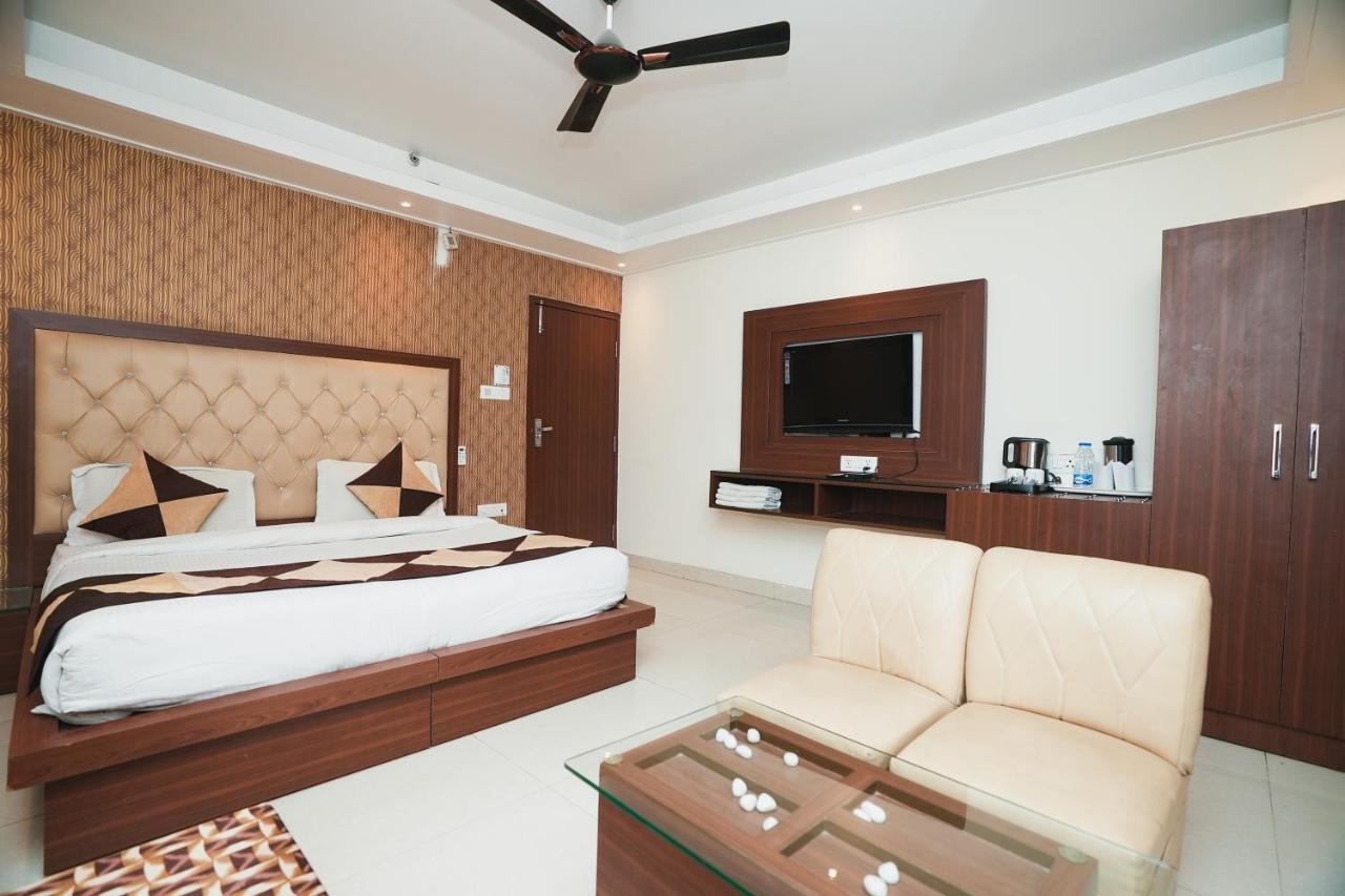 FabHotel B Continental Delhi  Exterior foto