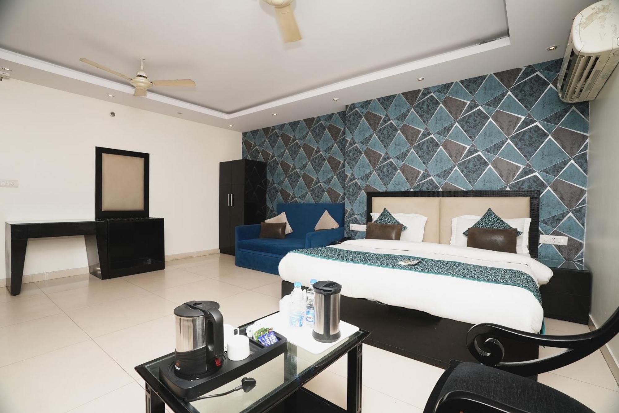 FabHotel B Continental Delhi  Exterior foto