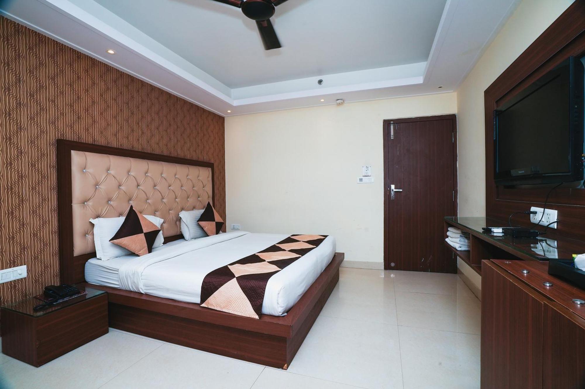 FabHotel B Continental Delhi  Exterior foto