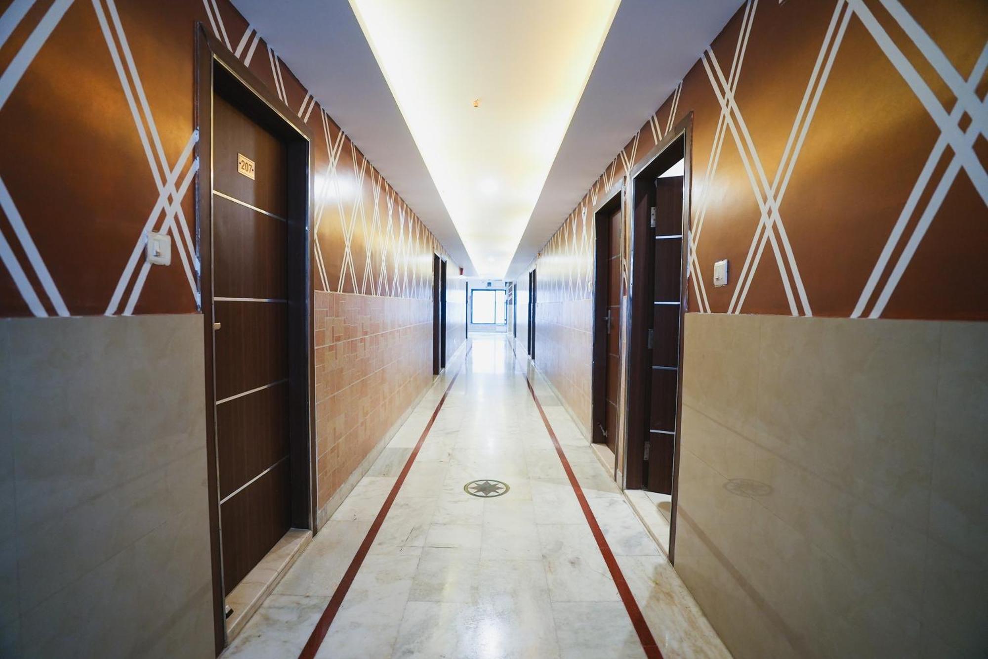 FabHotel B Continental Delhi  Exterior foto